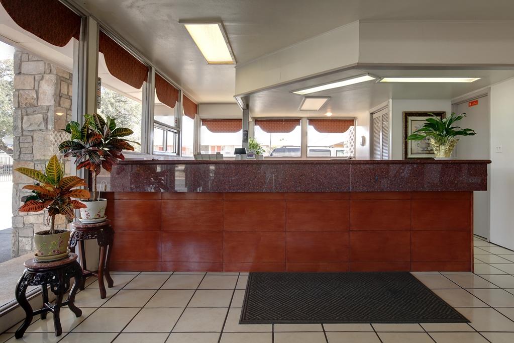 Americas Best Value Inn Uvalde Nội địa bức ảnh